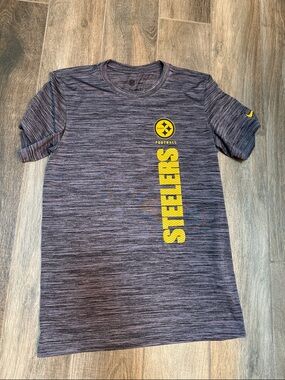 Nike Men's Gray Heather Steelers Vertical Logo Short Sleeve Tee